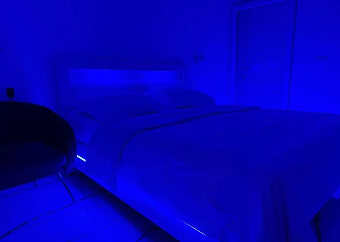 Luxury Oasis With Private Pool & Parking Apartman *