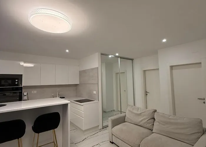 Apartman Luxury Oasis With Private Pool & Parking Split