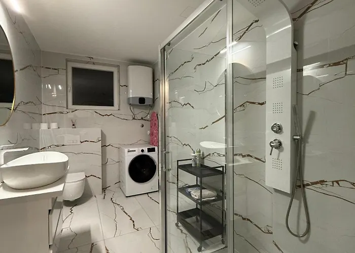 Apartman Luxury Oasis With Private Pool & Parking Split