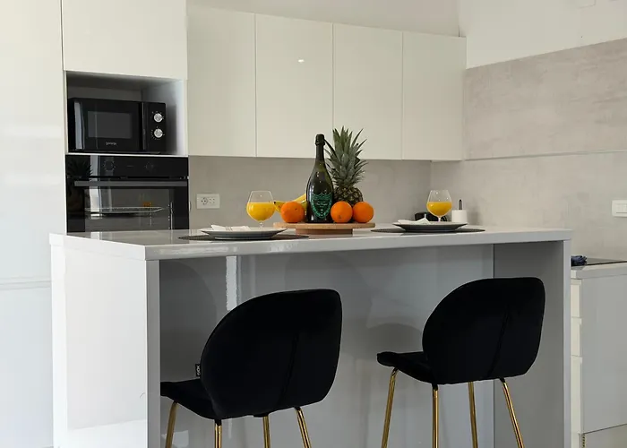 Luxury Oasis With Private Pool & Parking Apartmán *
