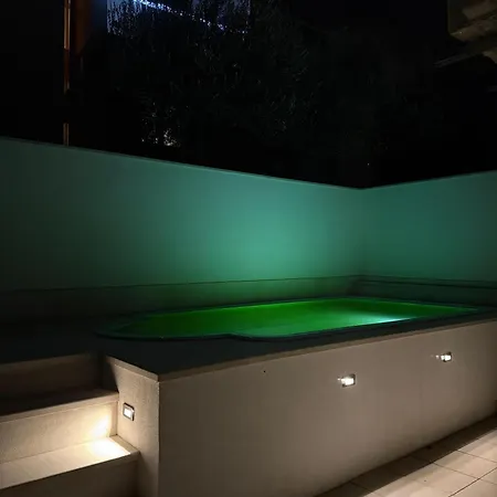 Luxury Oasis With Private Pool & Parking