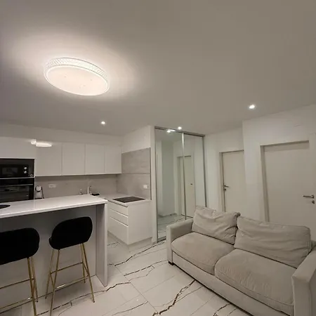 Apartamento Luxury Oasis With Private Pool & Parking Split