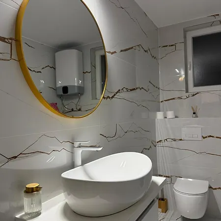 Luxury Oasis With Private Pool & Parking Apartamento