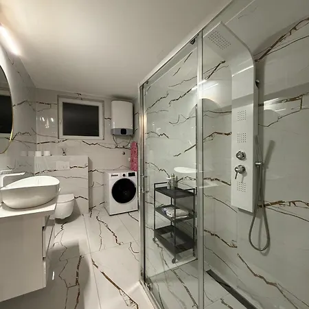 Apartamento Luxury Oasis With Private Pool & Parking Split